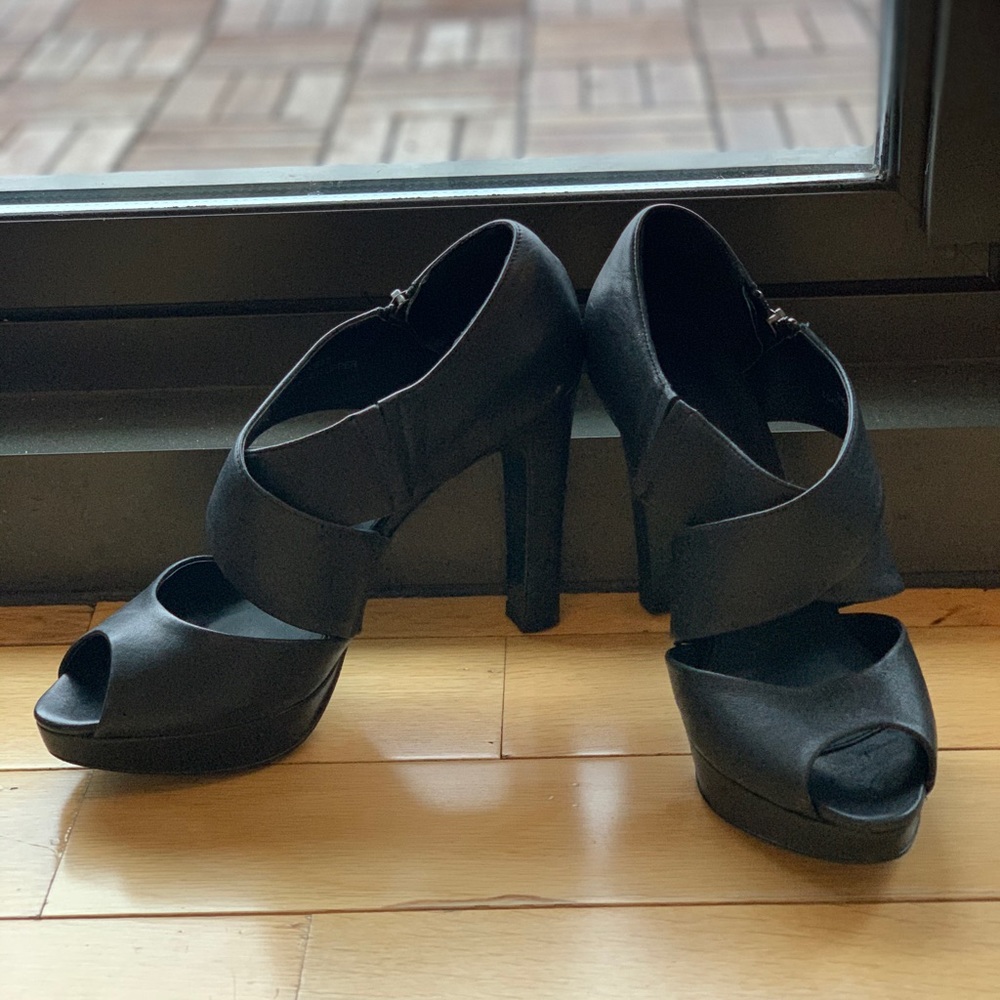New Jcrew black leather 4” heel